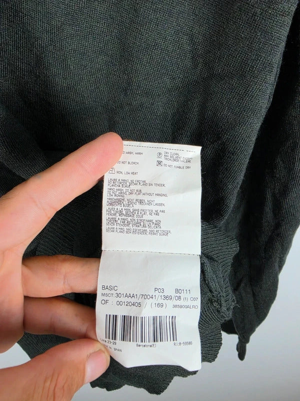Burberry London Merino Wool V-Neck Jumper – Size 8 Large